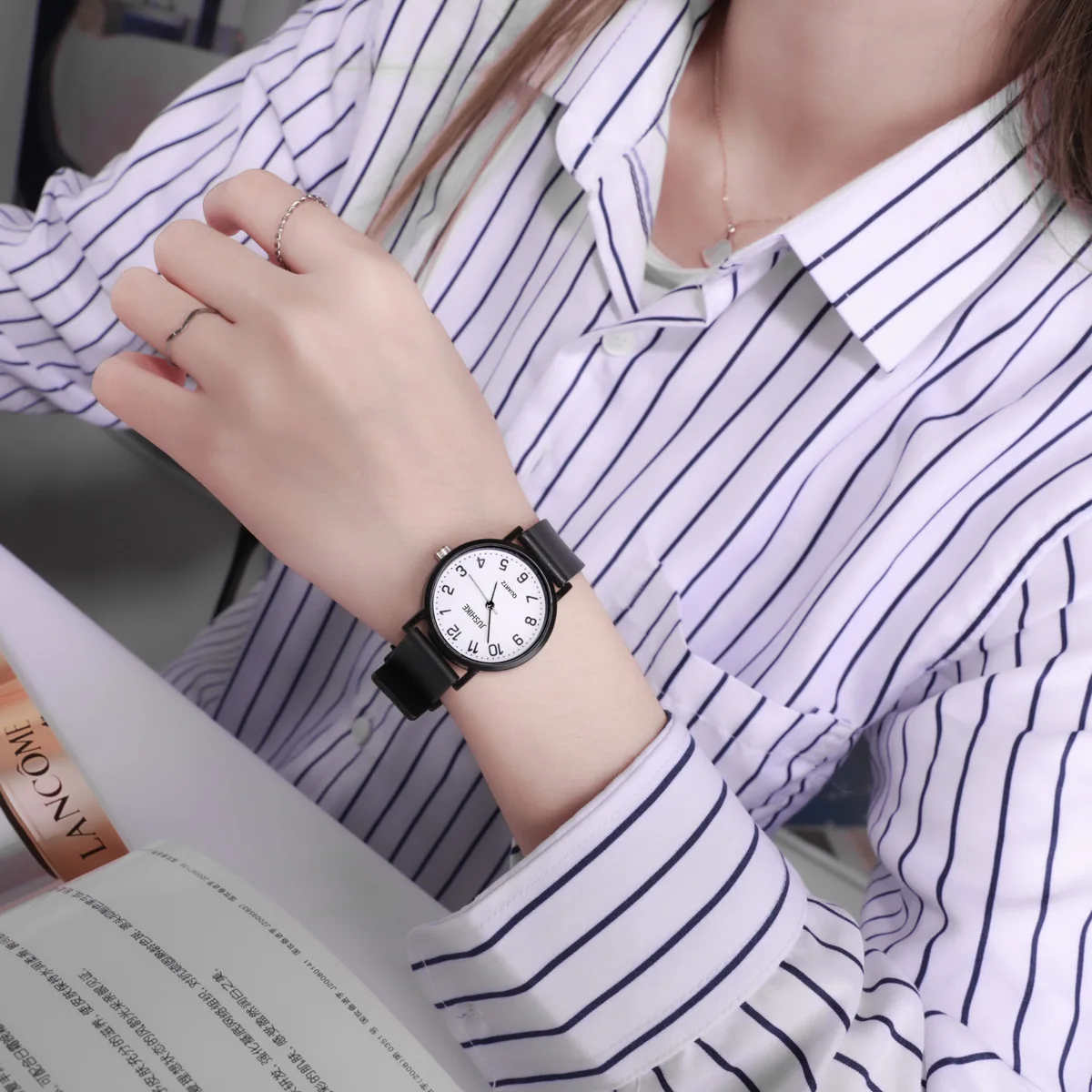 Eenvoudige zwarte horloge quar - Silicone Band Women recensie en prijs