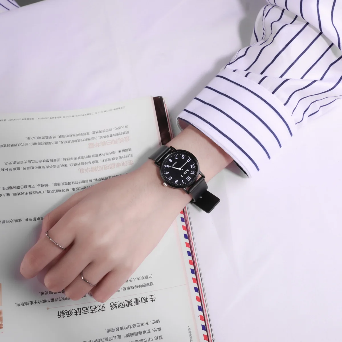 Eenvoudige zwarte horloge quar - Silicone Band Women recensie en prijs